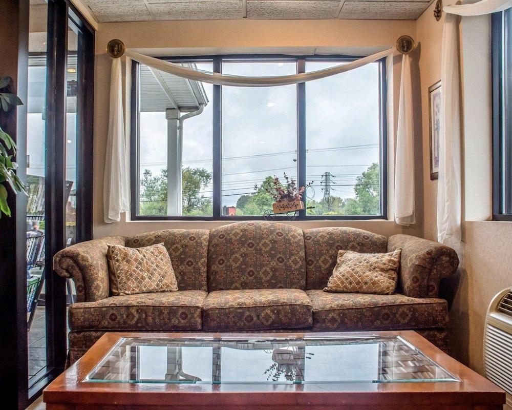 Econo Lodge Dewitt I-90 Eksteriør bilde