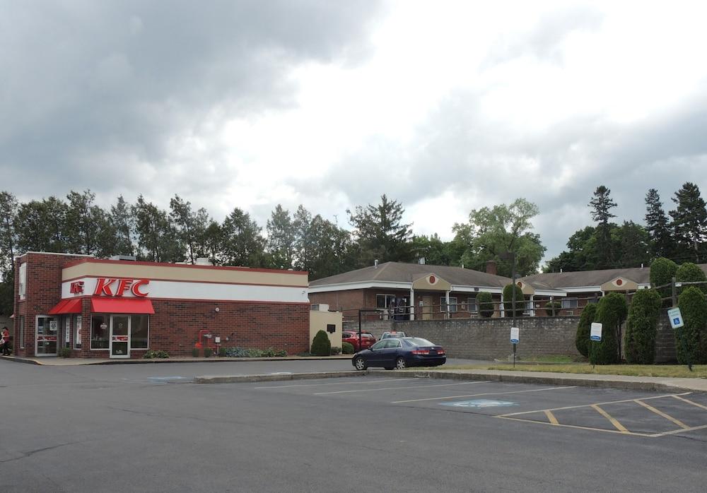 Econo Lodge Dewitt I-90 Eksteriør bilde