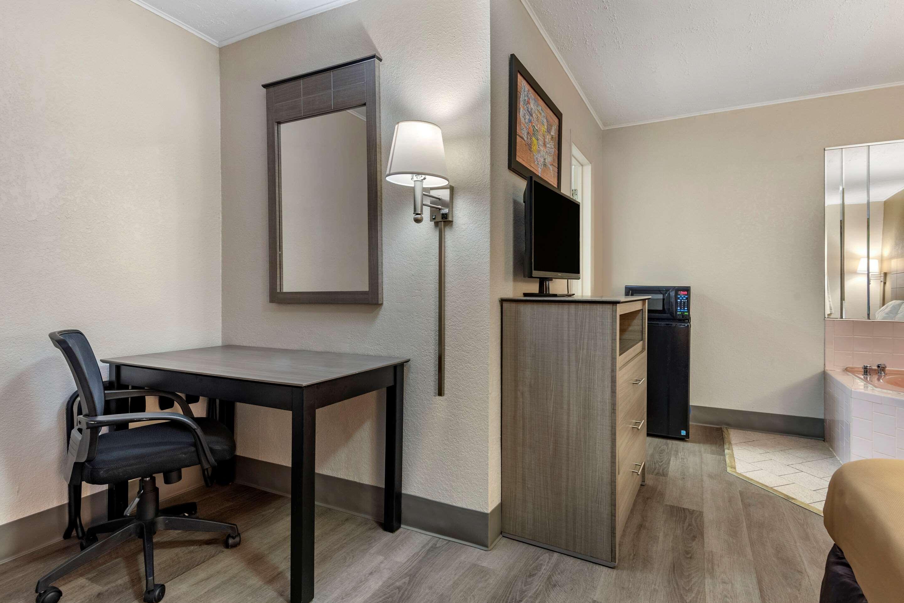 Econo Lodge Dewitt I-90 Eksteriør bilde