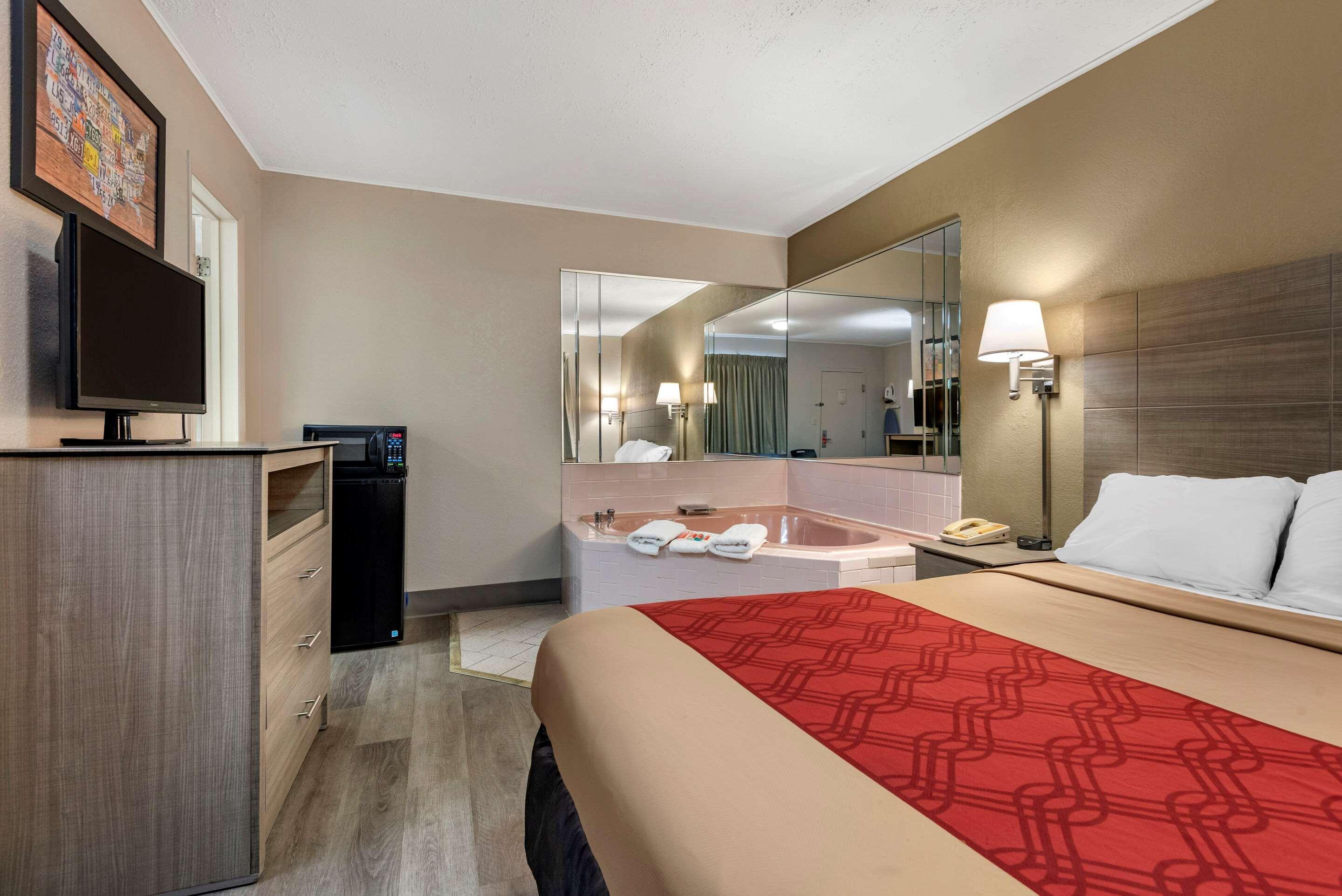 Econo Lodge Dewitt I-90 Eksteriør bilde