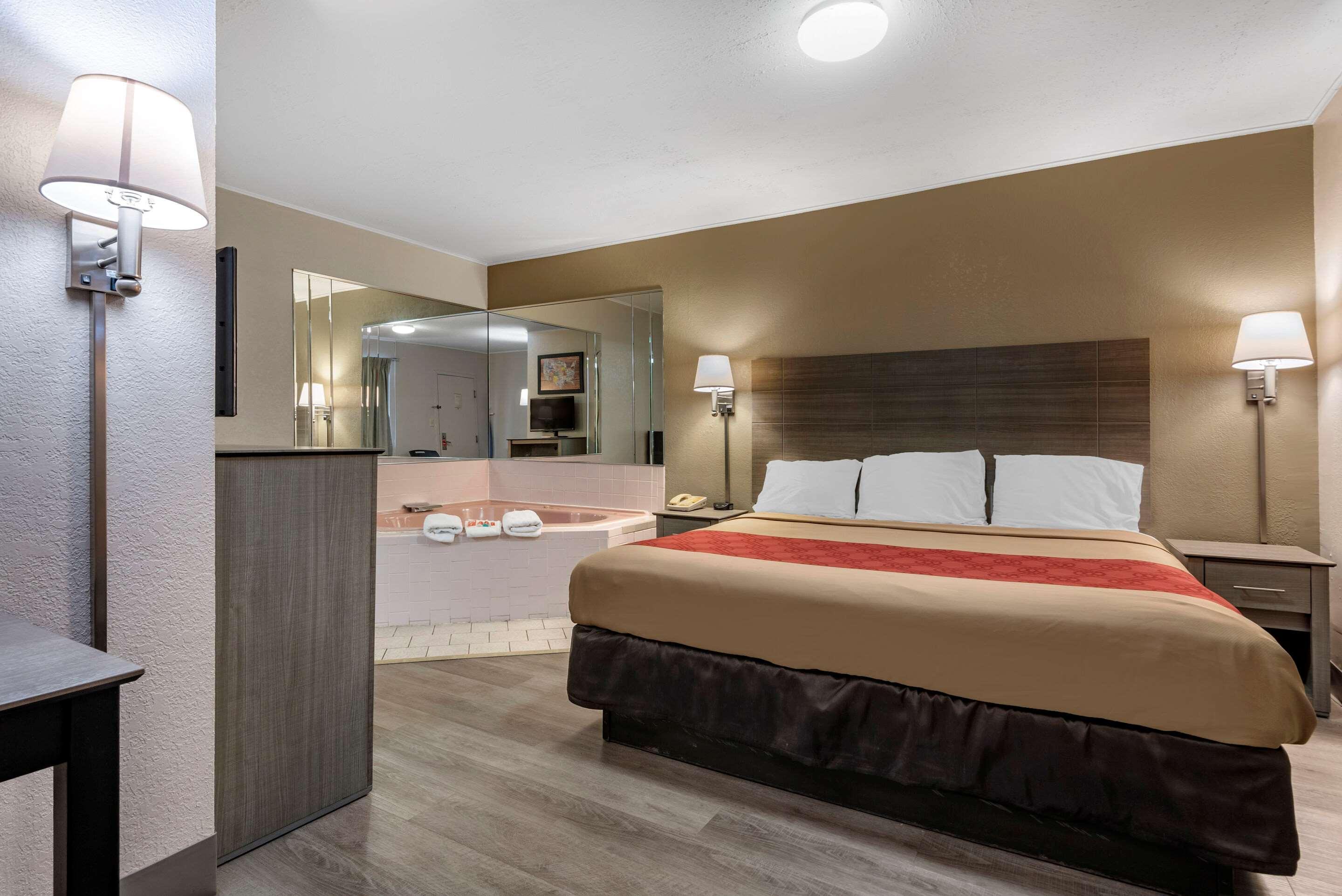 Econo Lodge Dewitt I-90 Eksteriør bilde