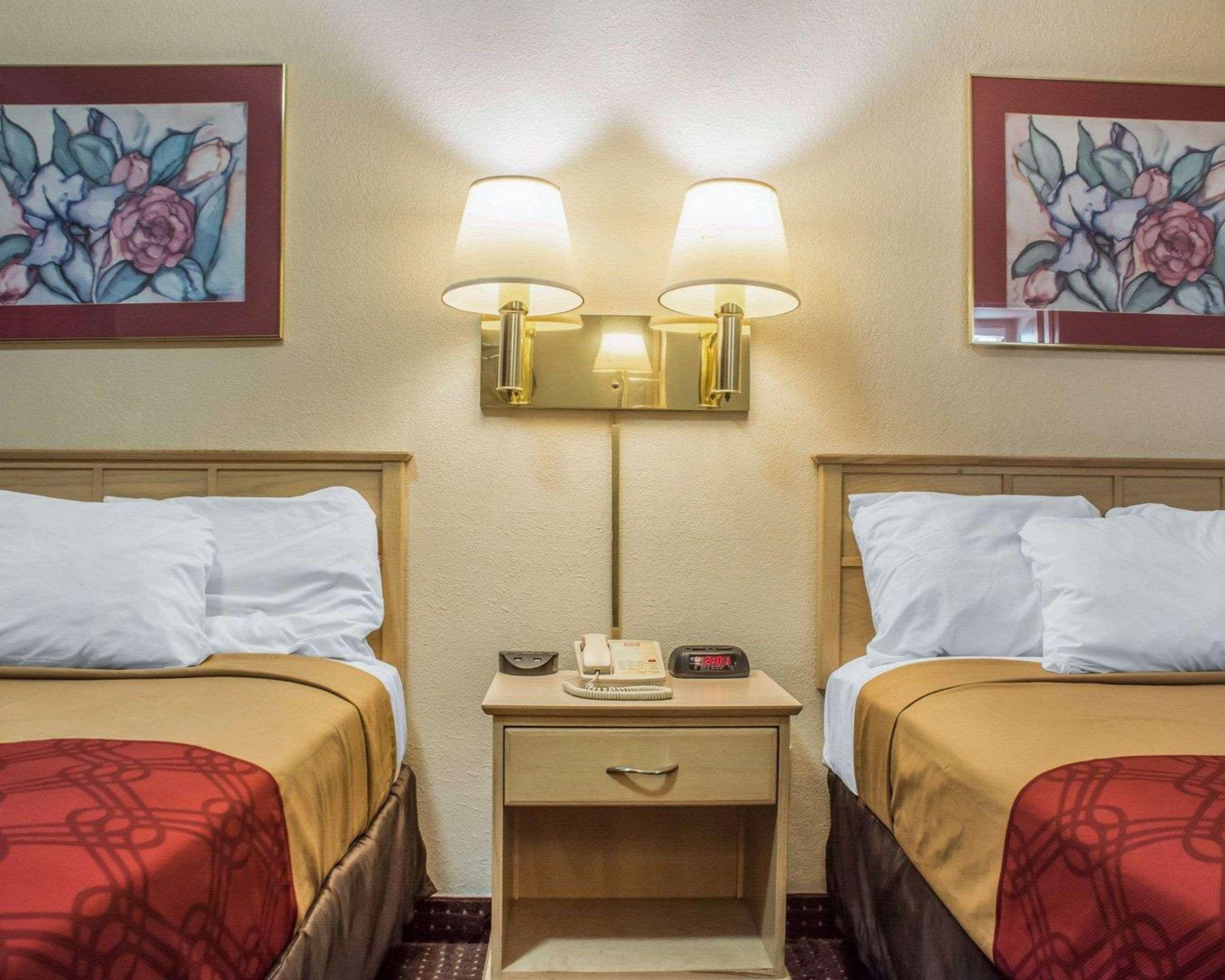 Econo Lodge Dewitt I-90 Eksteriør bilde
