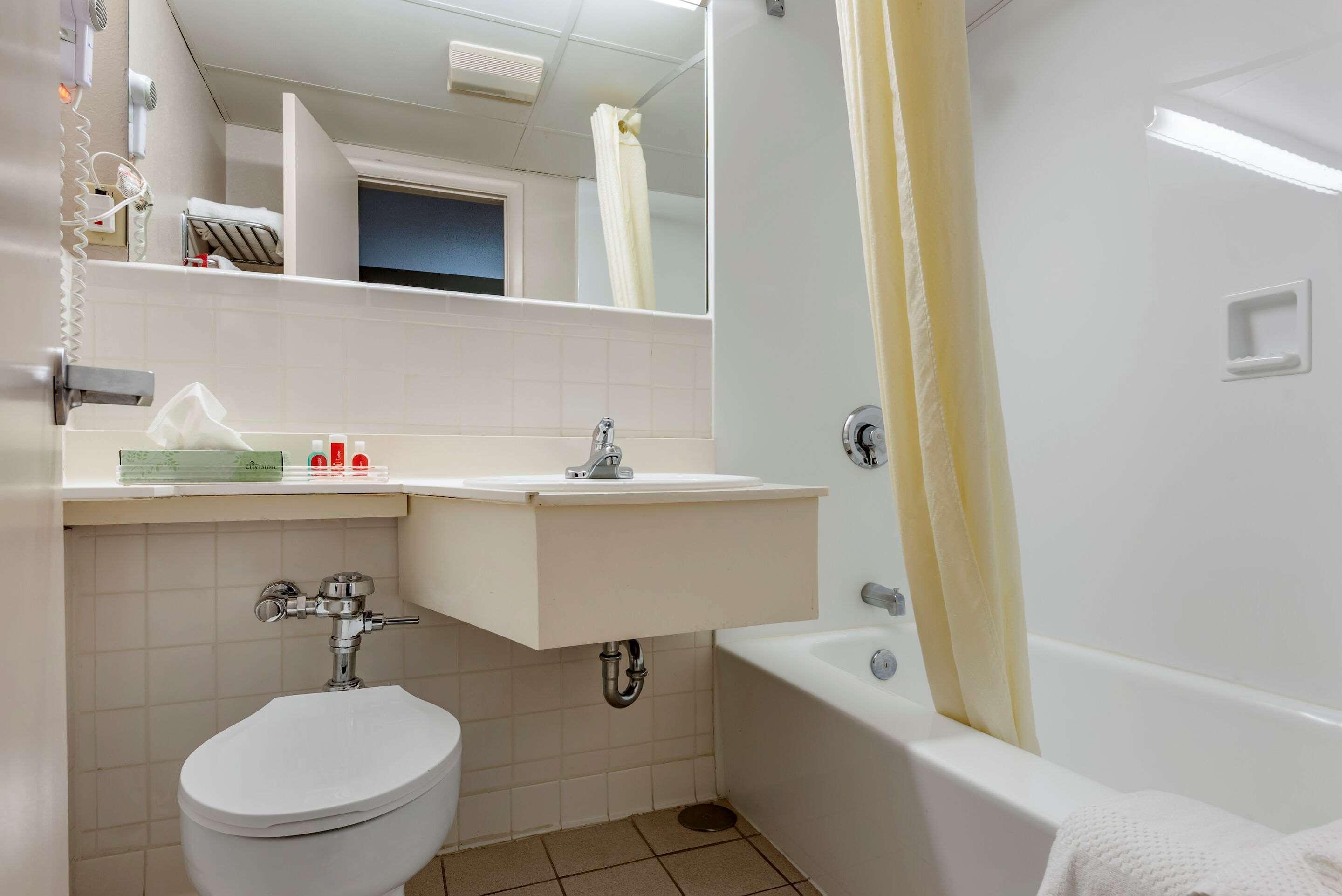 Econo Lodge Dewitt I-90 Eksteriør bilde