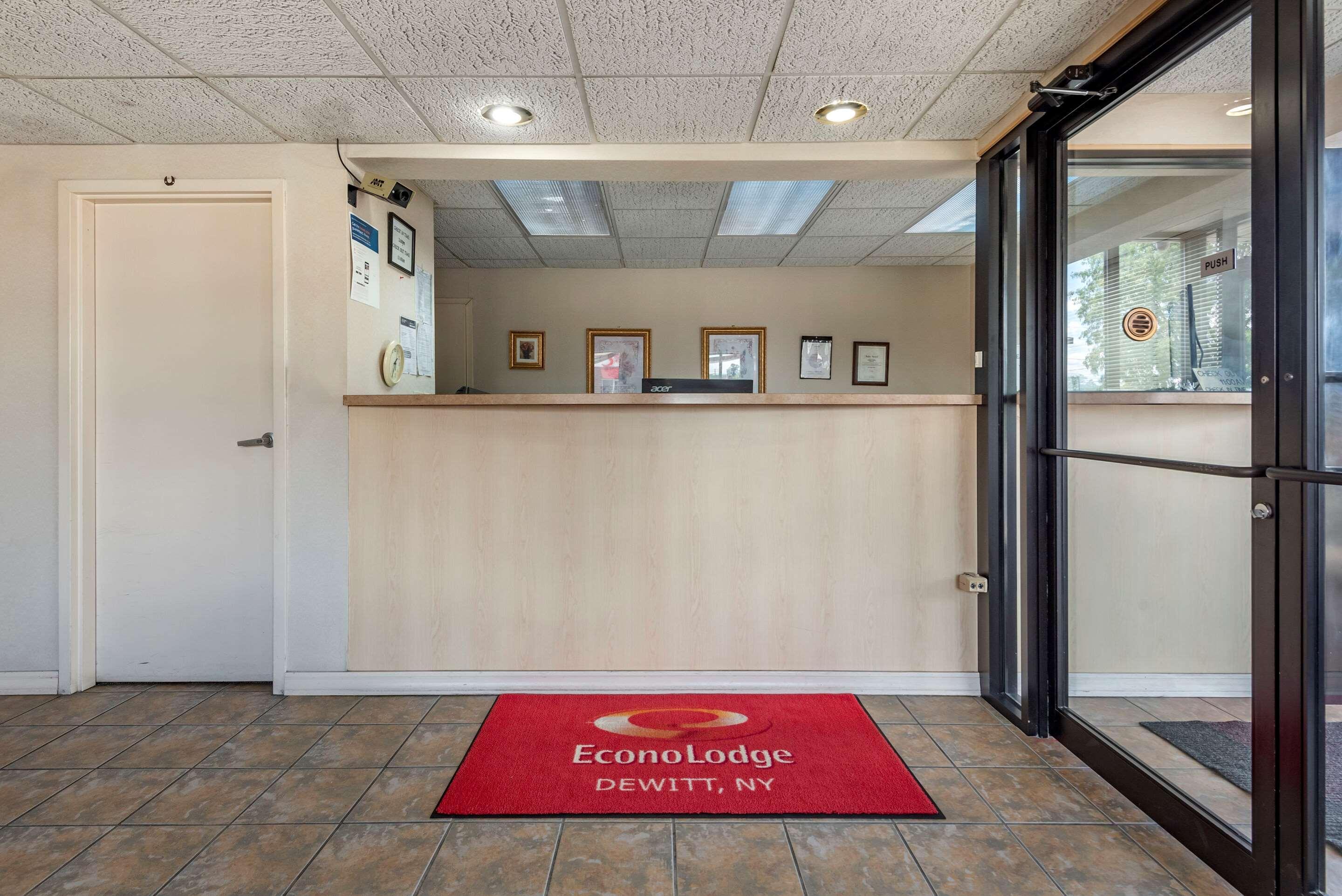Econo Lodge Dewitt I-90 Eksteriør bilde