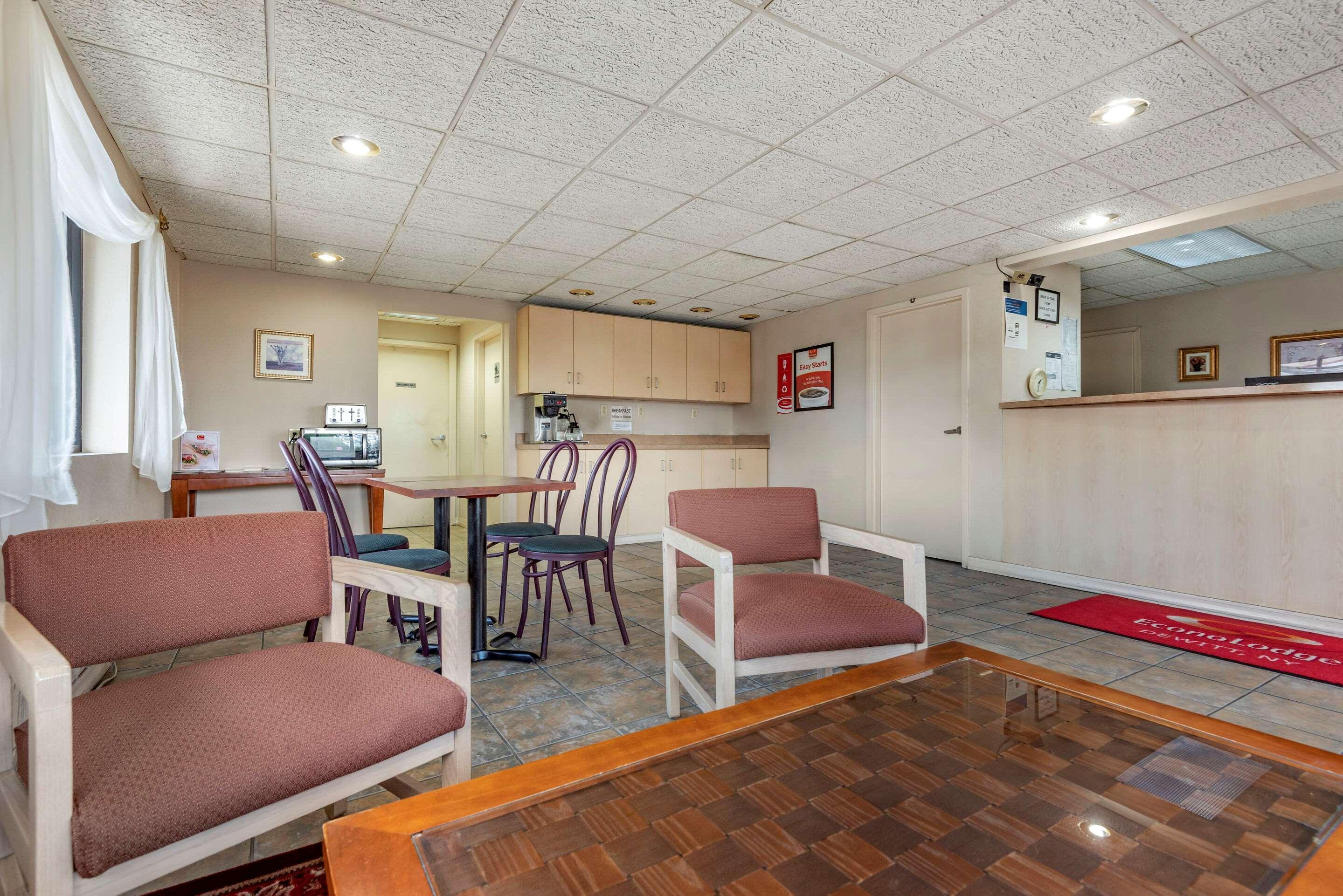 Econo Lodge Dewitt I-90 Eksteriør bilde
