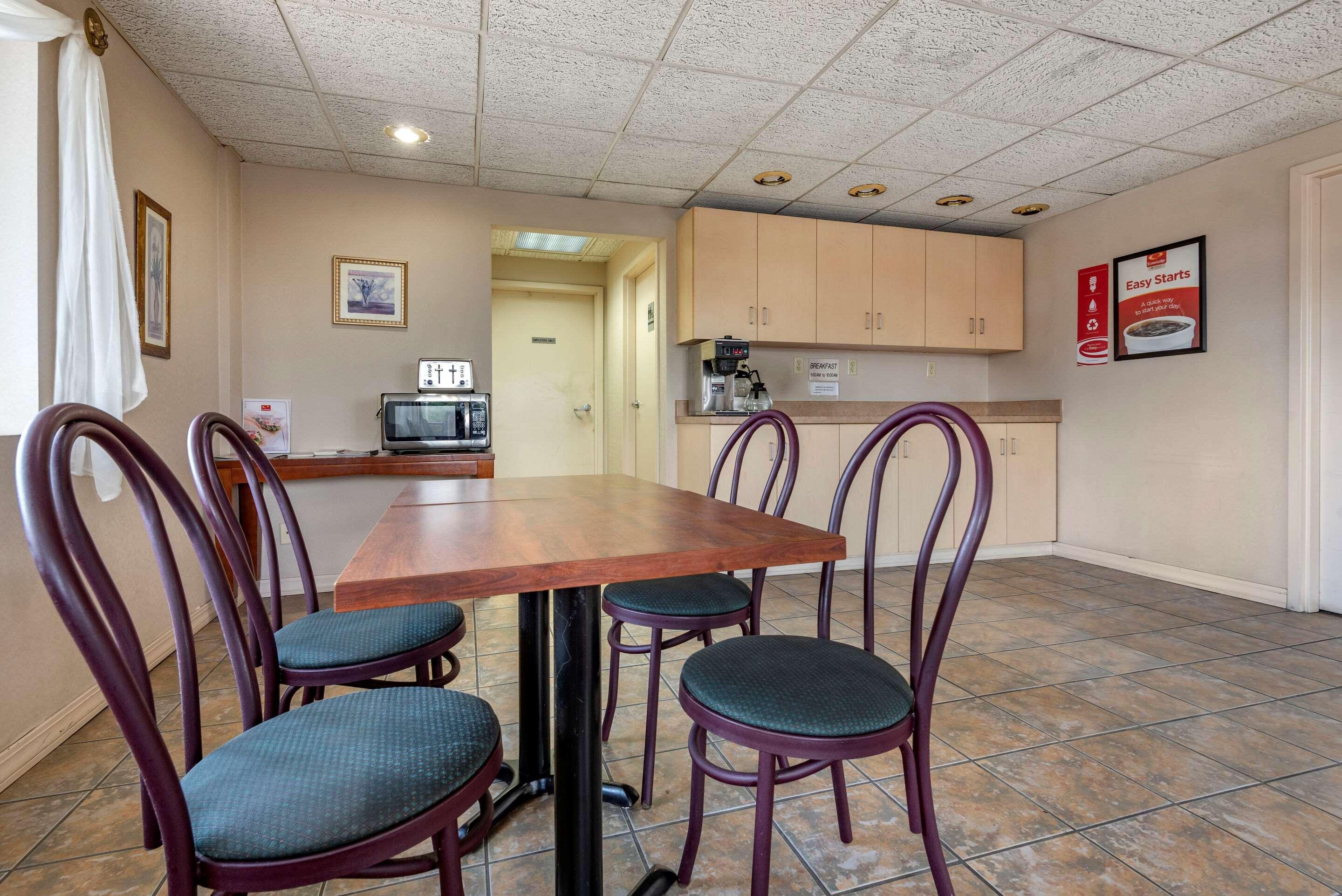 Econo Lodge Dewitt I-90 Eksteriør bilde