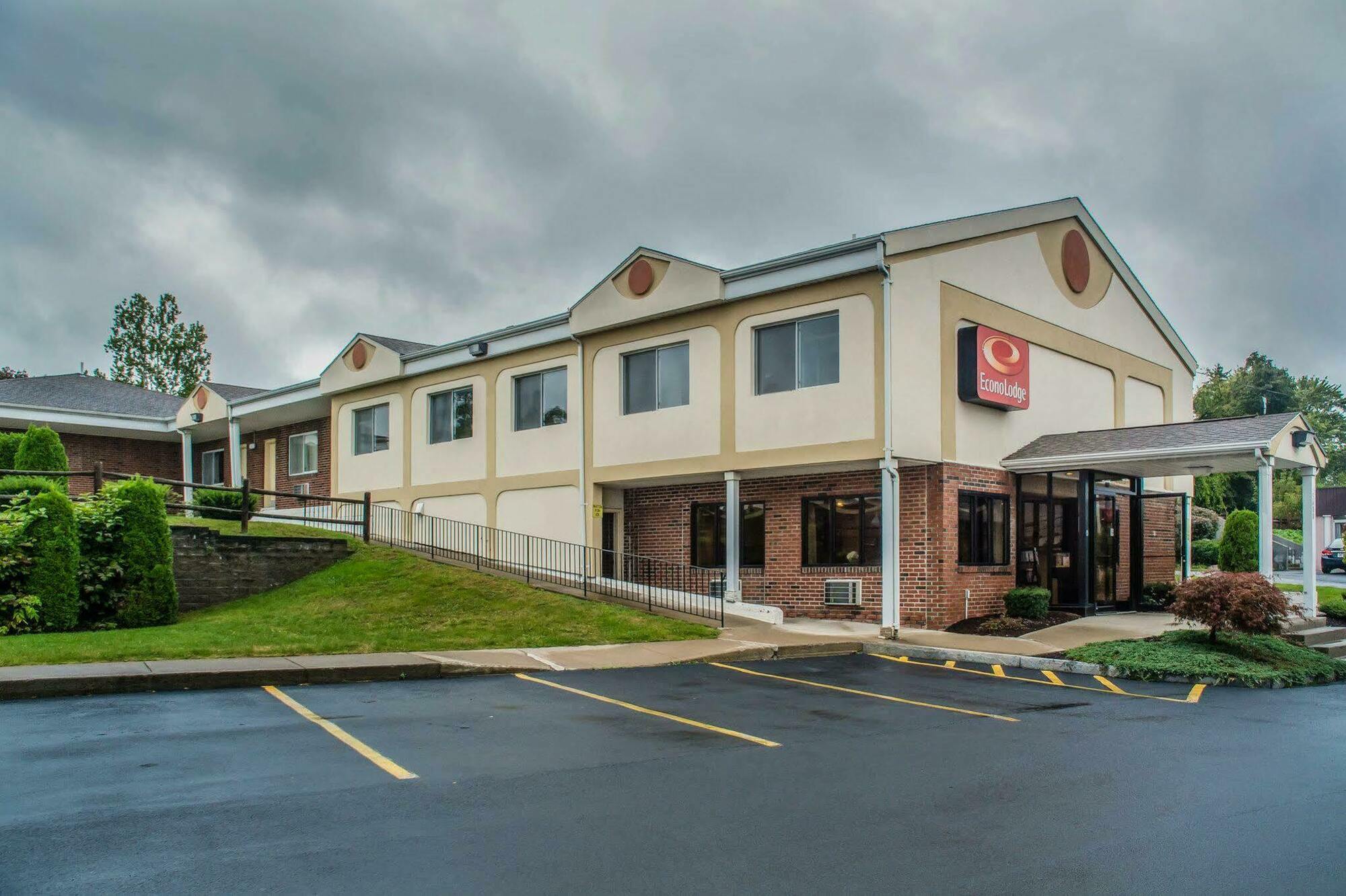 Econo Lodge Dewitt I-90 Eksteriør bilde